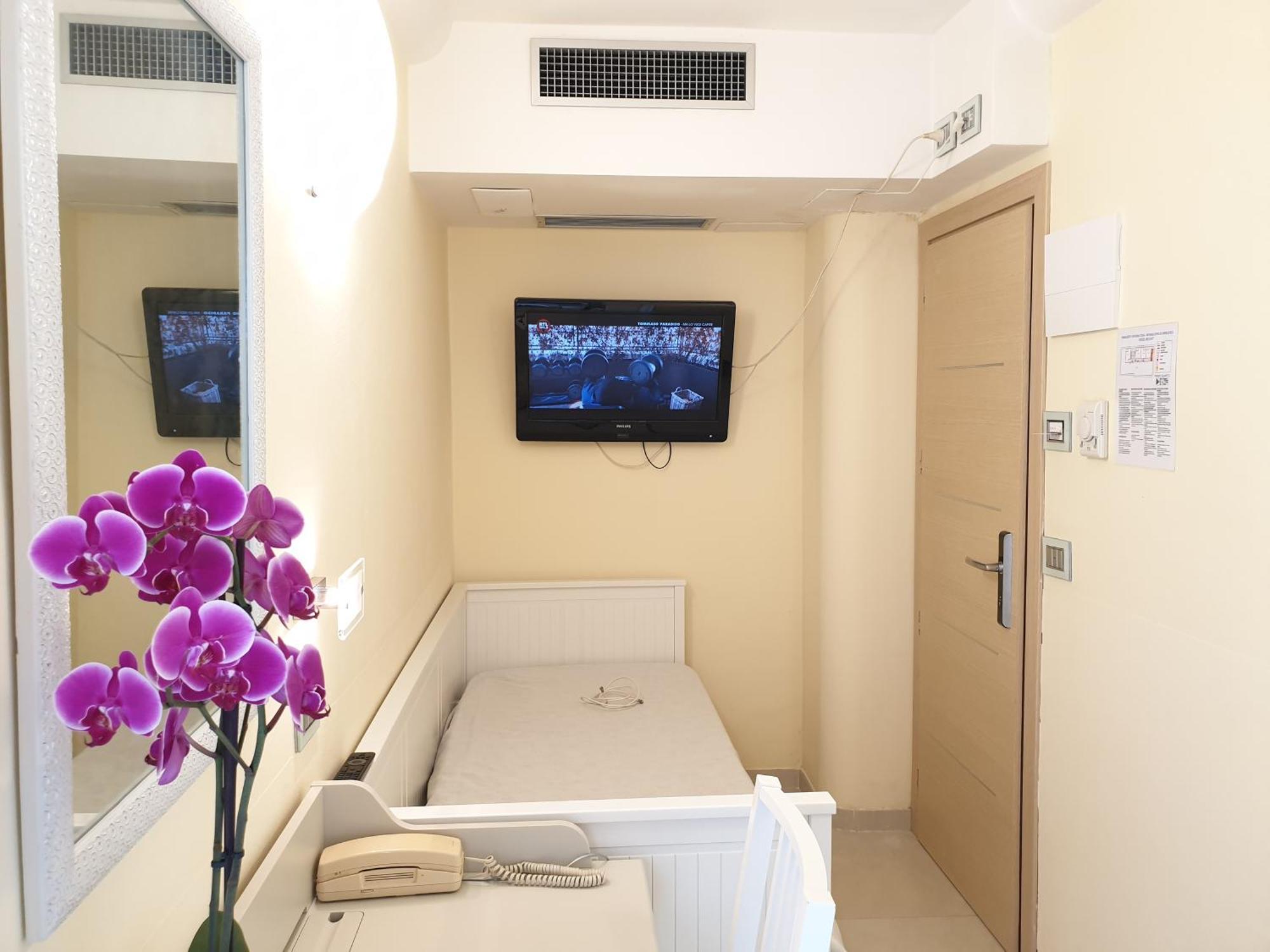 Mondial Hotel 3*